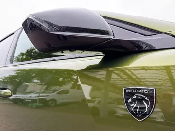 Car image 32