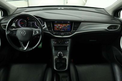 Car image 9