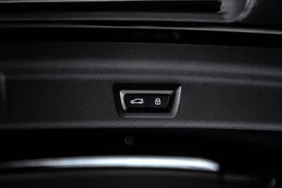 Car image 32