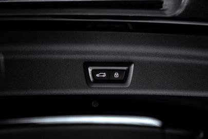 Car image 32