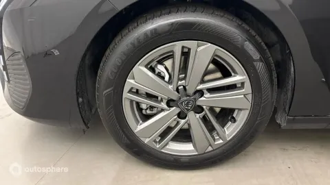 Car image 20