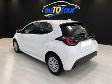 Car image 5