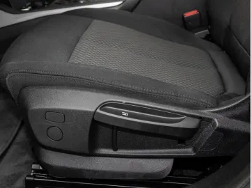 Car image 32