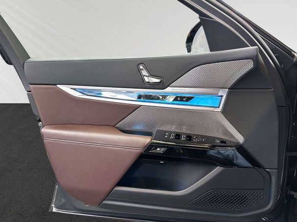 BMW i7 xDrive60 400 kW image number 19