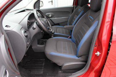 Car image 16