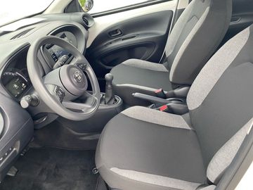 Car image 14