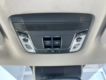 Car image 34