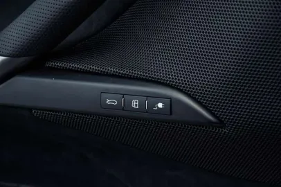 Car image 35