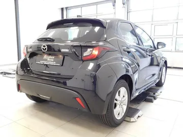 Car image 4