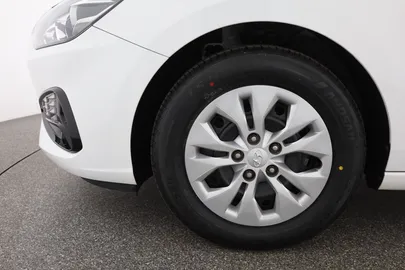 Car image 29