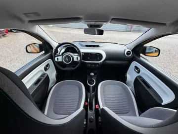Car image 32