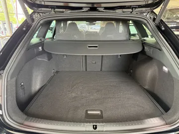 Car image 32