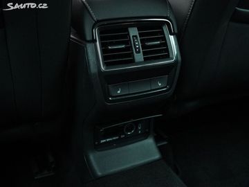 Car image 32