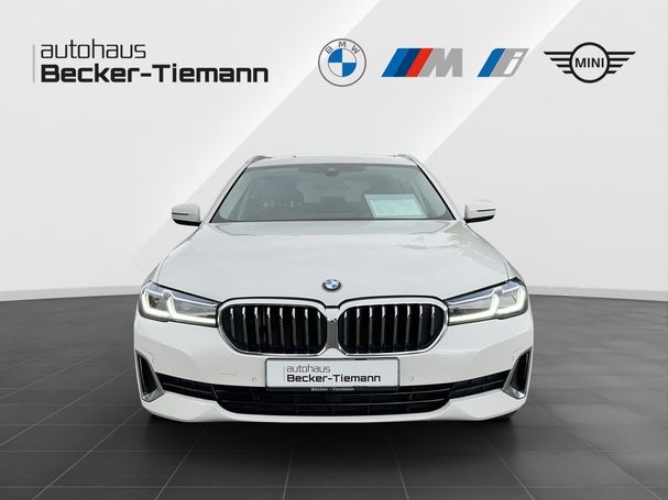 BMW 520d Touring xDrive Luxury Line 140 kW image number 2