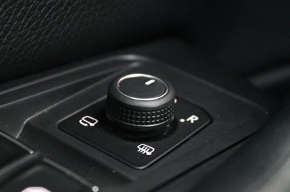 Car image 38