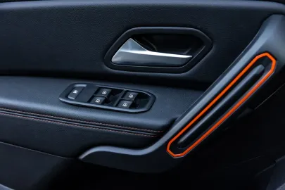 Car image 40