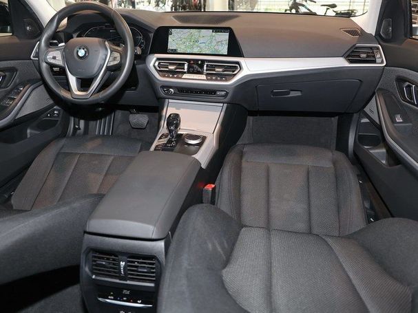 BMW 330e Touring M 215 kW image number 7