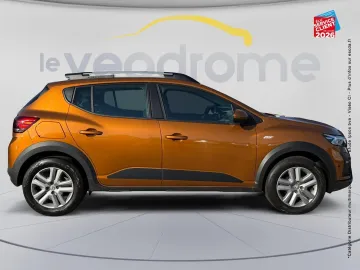 Car image 4
