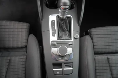 Car image 27