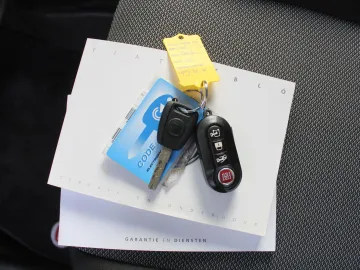 Car image 28