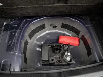 Car image 27