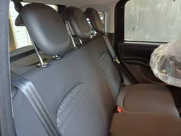 Car image 28