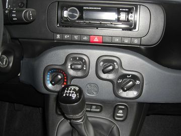 Car image 12