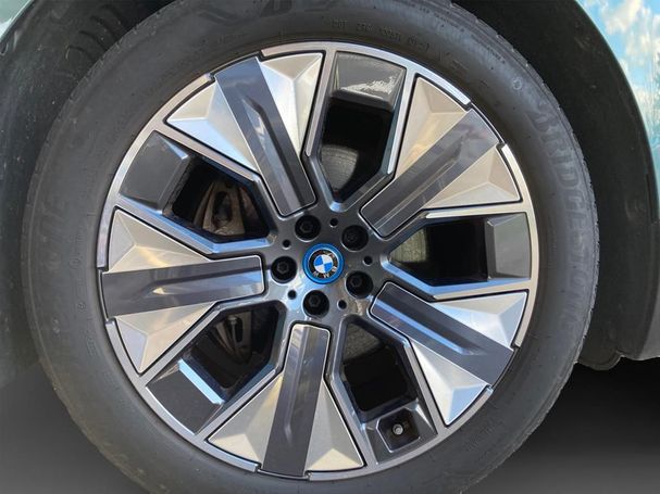 BMW iX xDrive50 385 kW image number 12