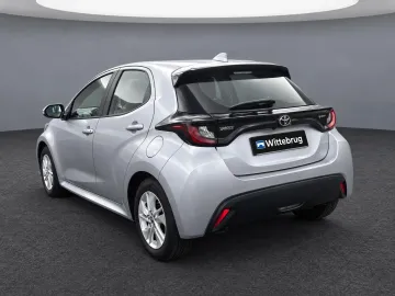 Car image 4