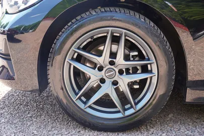 Car image 37