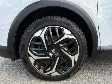 Car image 28