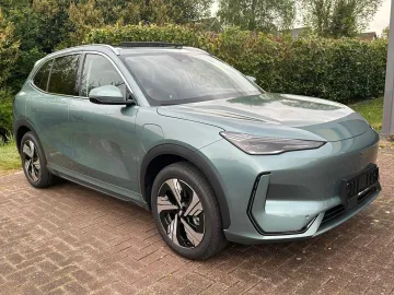 Car image 2