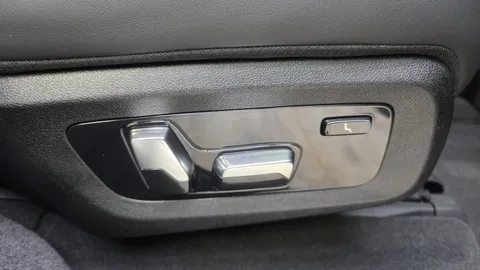 Car image 43