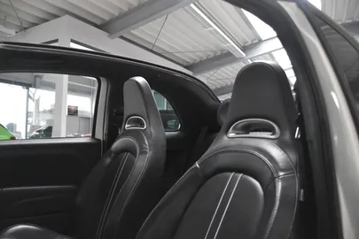 Car image 19