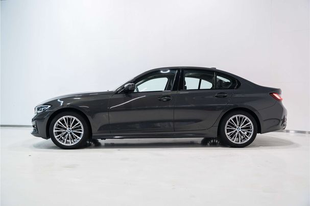 BMW 320i Sport Line 135 kW image number 3