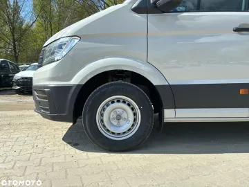 Car image 40