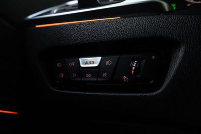 Car image 32