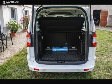 Car image 25