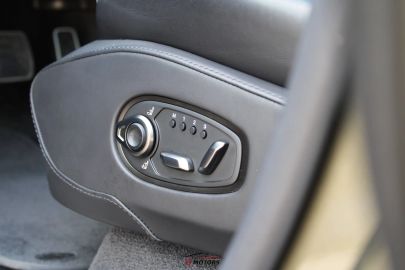 Car image 32