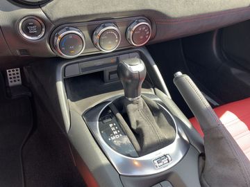 Car image 12