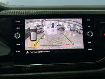 Car image 25