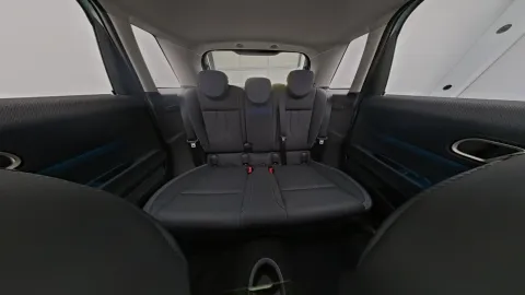 Car image 26