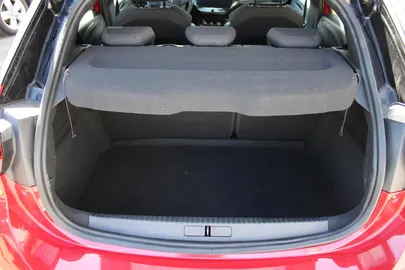 Car image 25