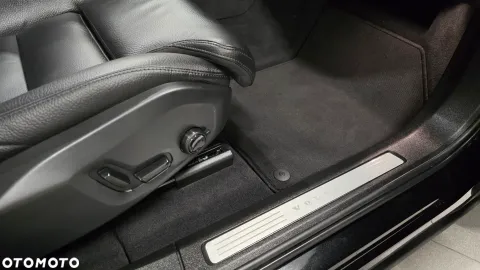 Car image 35
