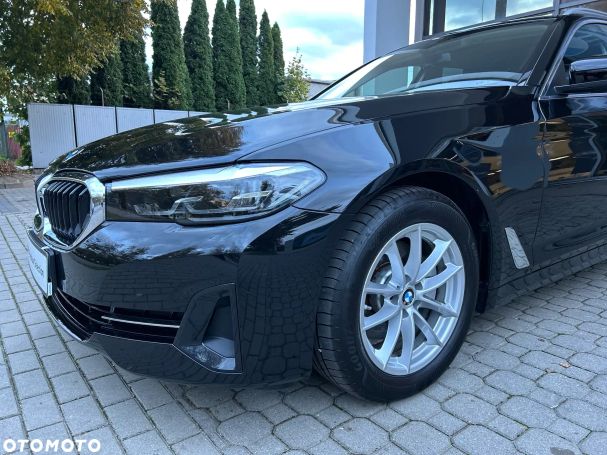 BMW 520i Touring 135 kW image number 10