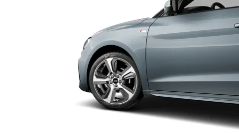 Car image 17