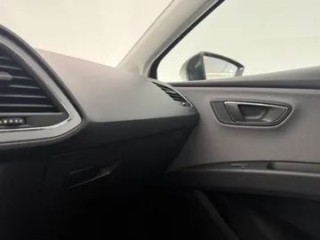 Car image 36