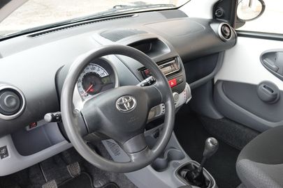 Car image 16