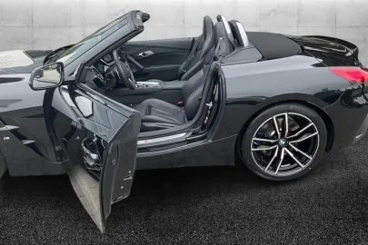 Car image 8