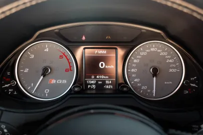 Car image 30